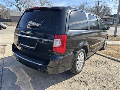 2015 Chrysler Town & Country Touring - Photo 3 - Topeka, KS 66608