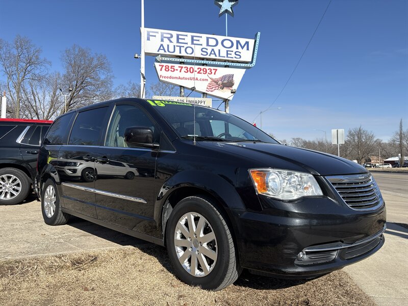 2015 Chrysler Town & Country Touring   - Photo 1 - Topeka, KS 66608