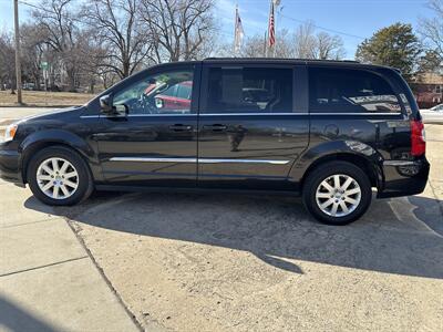 2015 Chrysler Town & Country Touring - Photo 4 - Topeka, KS 66608