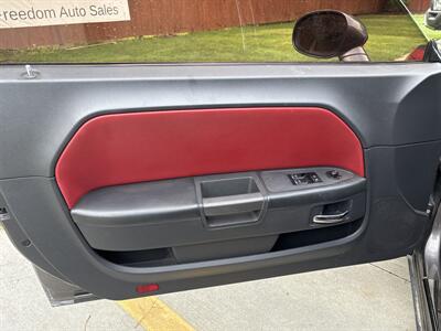 2013 Dodge Challenger R/T   - Photo 16 - Topeka, KS 66608