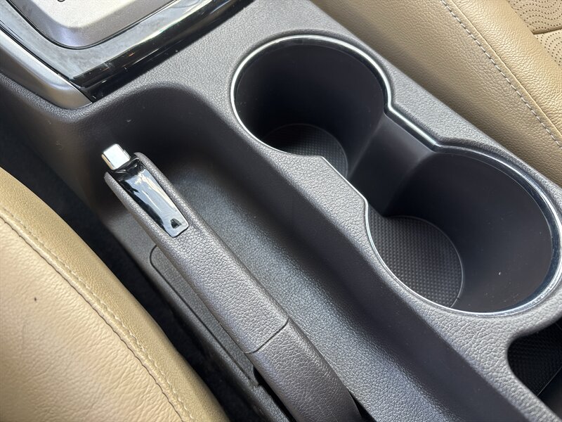 2013 Hyundai ELANTRA GLS   - Photo 20 - Topeka, KS 66608