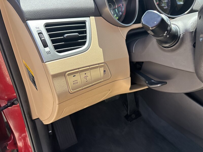 2013 Hyundai ELANTRA GLS   - Photo 15 - Topeka, KS 66608