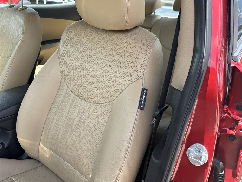 2013 Hyundai ELANTRA GLS   - Photo 14 - Topeka, KS 66608