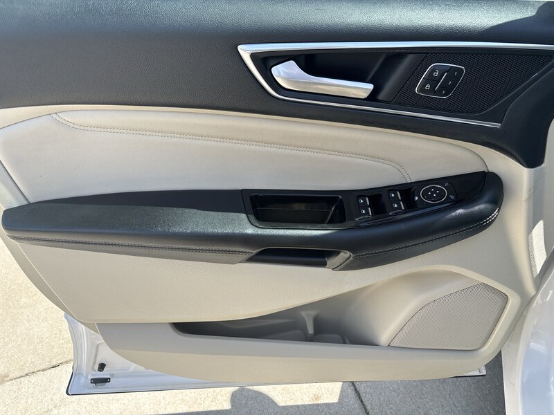 2016 Ford Edge Titanium - Photo 10 - Topeka, KS 66608