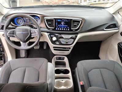 2017 Chrysler Pacifica Touring   - Photo 19 - Topeka, KS 66608