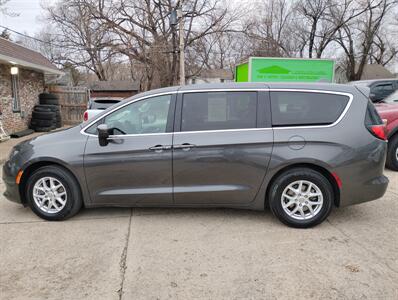 2017 Chrysler Pacifica Touring   - Photo 8 - Topeka, KS 66608