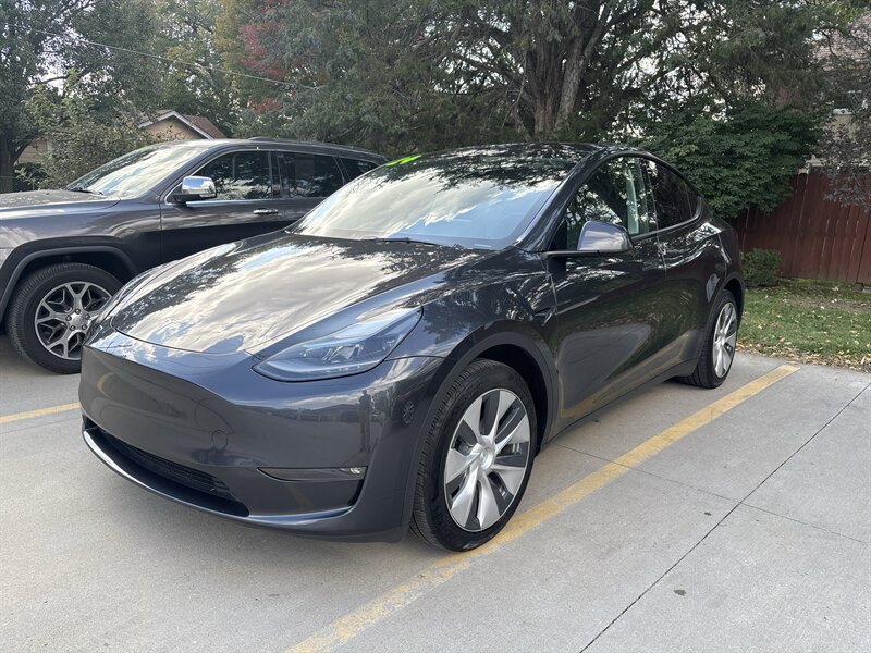 2024 Tesla Model Y Long Range   - Photo 1 - Topeka, KS 66608