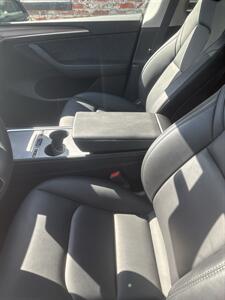 2024 Tesla Model Y Long Range - Photo 2 - Topeka, KS 66608
