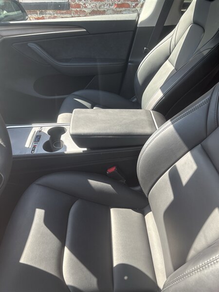 2024 Tesla Model Y Long Range   - Photo 2 - Topeka, KS 66608