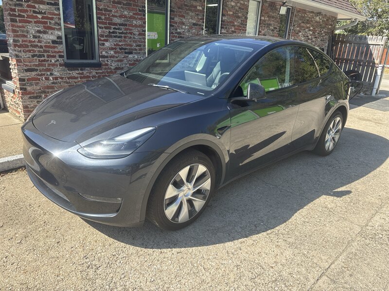 2024 Tesla Model Y Long Range   - Photo 1 - Topeka, KS 66608