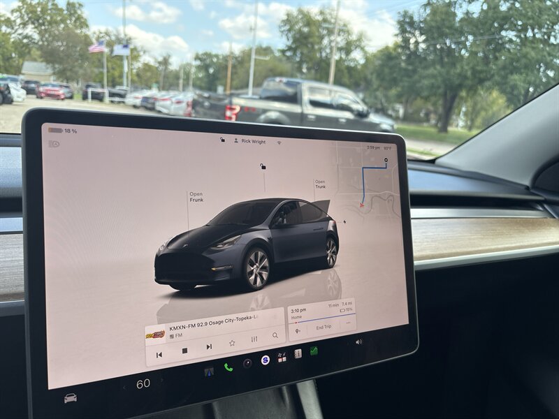 2024 Tesla Model Y Long Range   - Photo 13 - Topeka, KS 66608