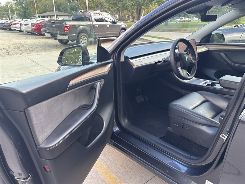 2024 Tesla Model Y Long Range   - Photo 8 - Topeka, KS 66608