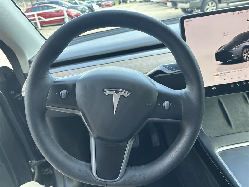 2024 Tesla Model Y Long Range   - Photo 12 - Topeka, KS 66608