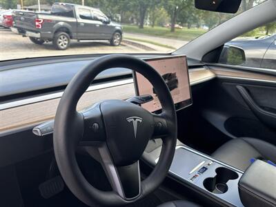 2024 Tesla Model Y Long Range   - Photo 11 - Topeka, KS 66608