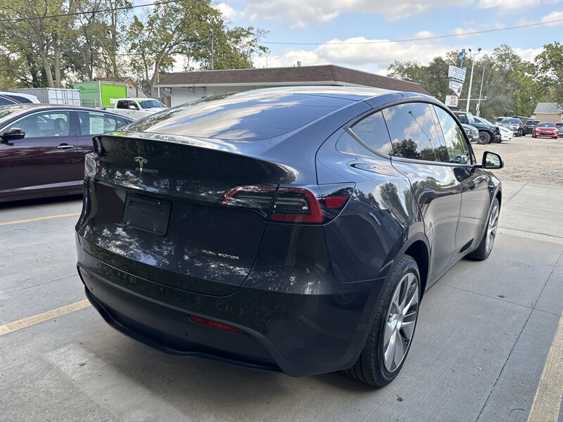 2024 Tesla Model Y Long Range   - Photo 4 - Topeka, KS 66608