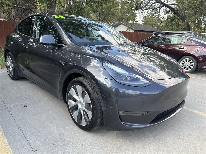 2024 Tesla Model Y Long Range   - Photo 5 - Topeka, KS 66608