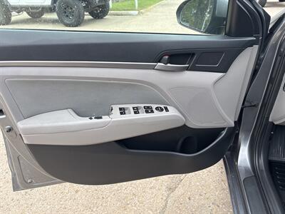 2018 Hyundai ELANTRA SEL - Photo 12 - Topeka, KS 66608
