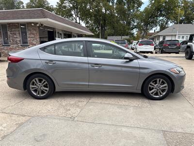 2018 Hyundai ELANTRA SEL - Photo 2 - Topeka, KS 66608