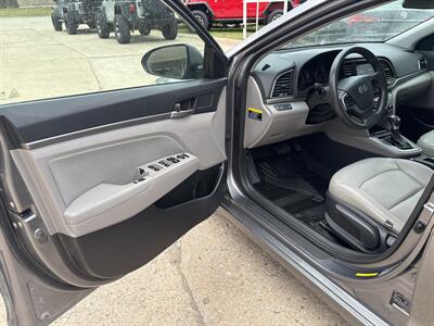2018 Hyundai ELANTRA SEL - Photo 11 - Topeka, KS 66608