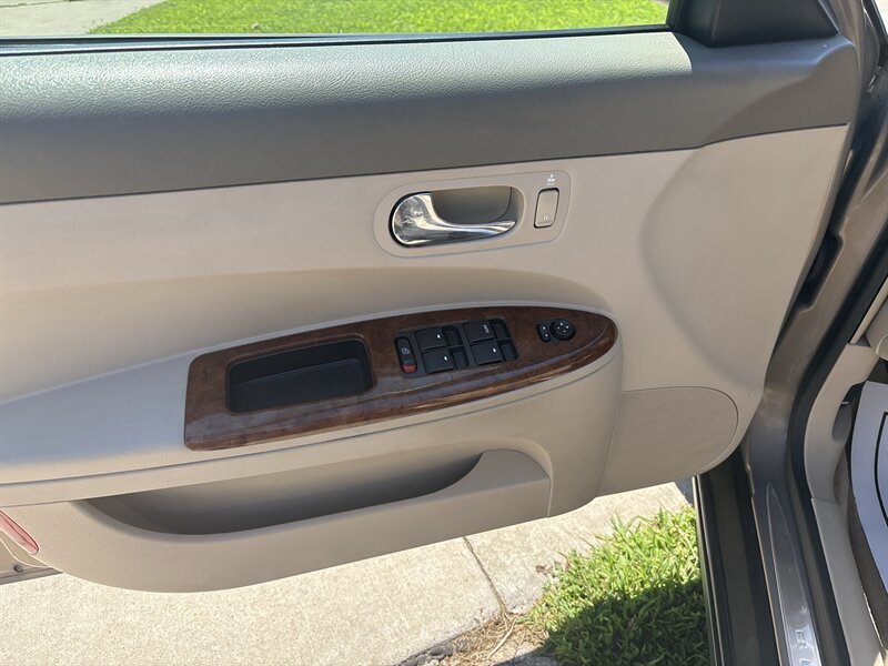 2006 Buick LaCrosse CX   - Photo 11 - Topeka, KS 66608