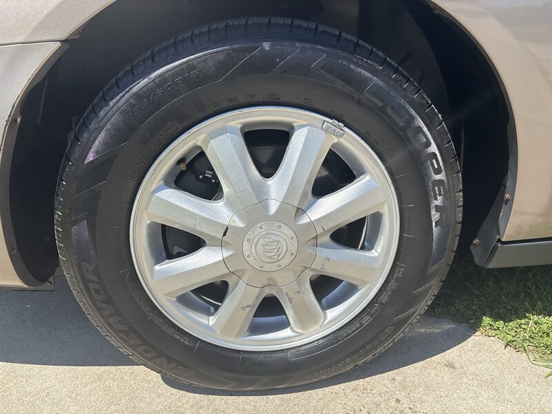 2006 Buick LaCrosse CX   - Photo 8 - Topeka, KS 66608