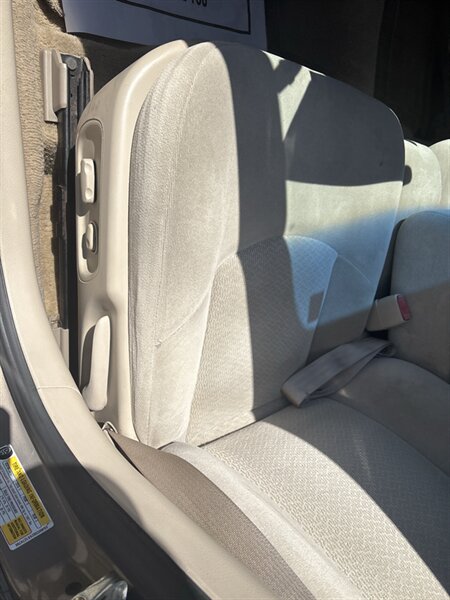 2006 Buick LaCrosse CX   - Photo 12 - Topeka, KS 66608
