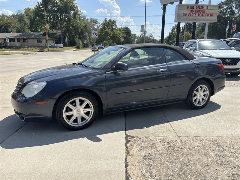 2008 Chrysler Sebring Limited   - Photo 2 - Topeka, KS 66608