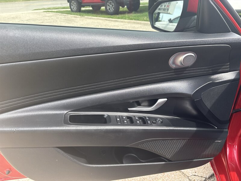 2021 Hyundai ELANTRA Limited - Photo 5 - Topeka, KS 66608