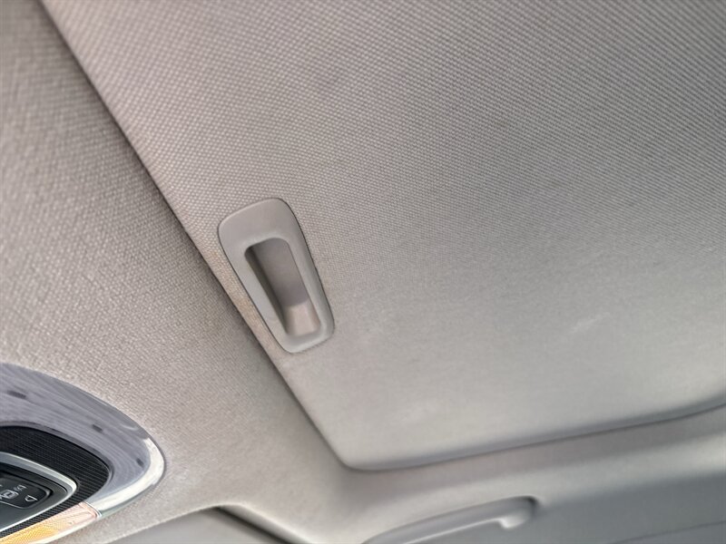 2021 Hyundai ELANTRA Limited - Photo 17 - Topeka, KS 66608