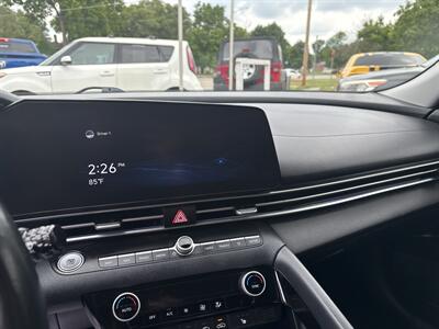2021 Hyundai ELANTRA Limited - Photo 12 - Topeka, KS 66608