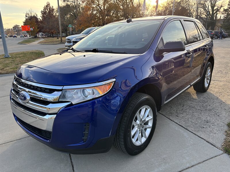 2014 Ford Edge SE photo 2