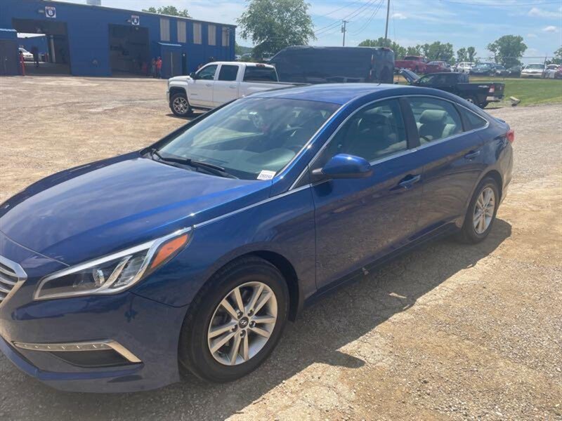 2015 Hyundai SONATA SE   - Photo 1 - Topeka, KS 66608
