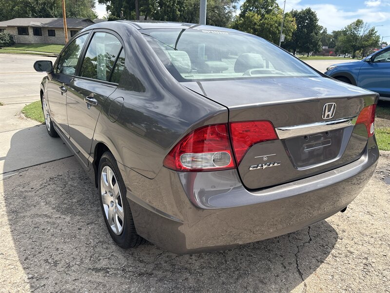 2011 Honda Civic LX   - Photo 5 - Topeka, KS 66608