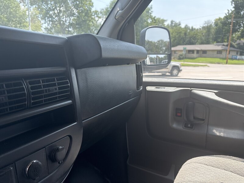 2015 Chevrolet Express 2500   - Photo 15 - Topeka, KS 66608