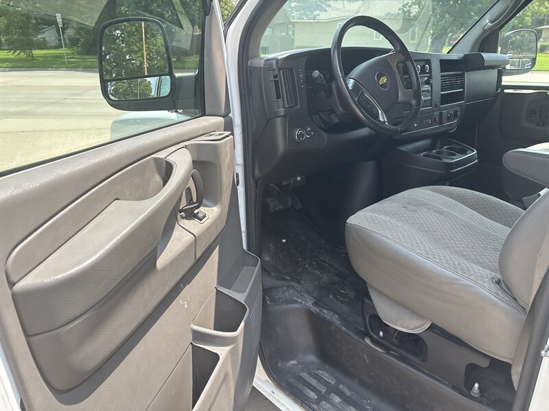 2015 Chevrolet Express 2500   - Photo 10 - Topeka, KS 66608