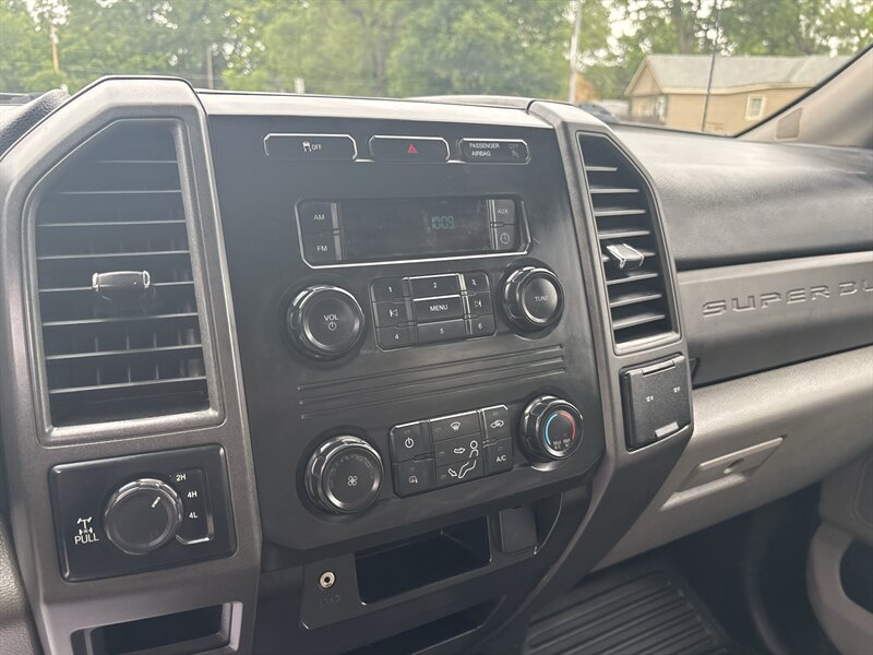 2018 Ford F-250 Super Duty XL - Photo 13 - Topeka, KS 66608
