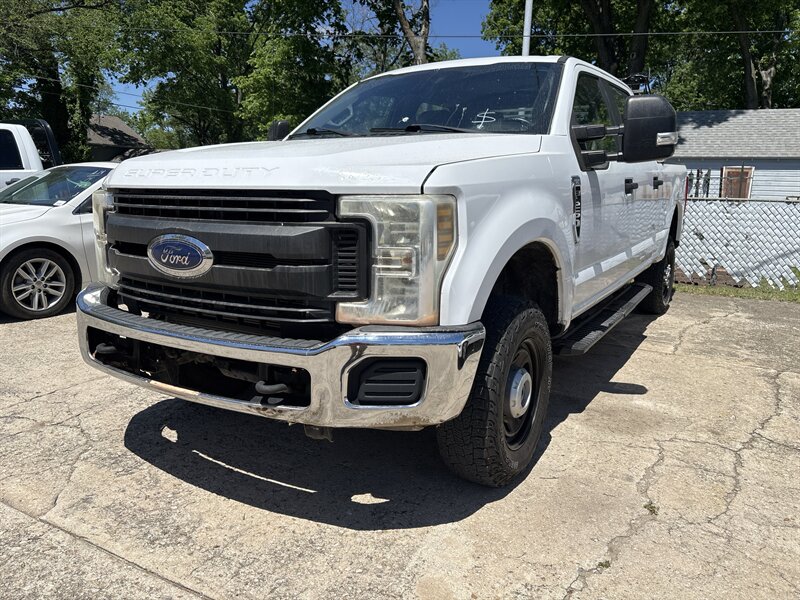 2018 Ford F-250 XL 4x4 Crew Cab 8' Box's photo