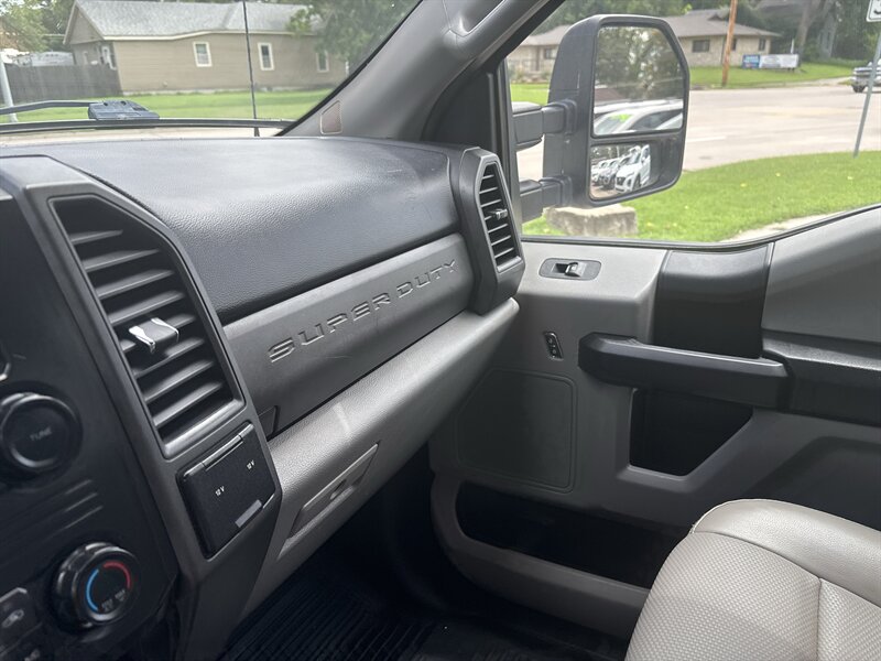 2018 Ford F-250 Super Duty XL   - Photo 13 - Topeka, KS 66608