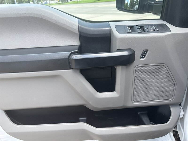 2018 Ford F-250 Super Duty XL   - Photo 9 - Topeka, KS 66608