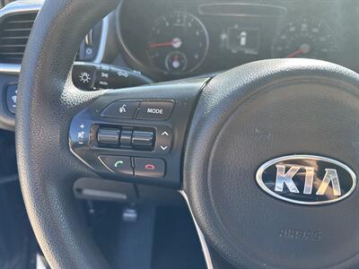 2017 Kia Sorento L   - Photo 19 - Topeka, KS 66608