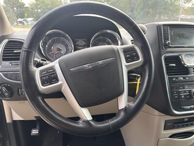 2016 Chrysler Town & Country Touring-L - Photo 13 - Topeka, KS 66608