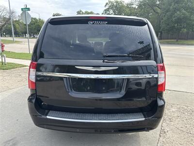 2016 Chrysler Town & Country Touring-L - Photo 4 - Topeka, KS 66608