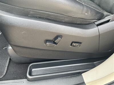 2016 Chrysler Town & Country Touring-L - Photo 12 - Topeka, KS 66608