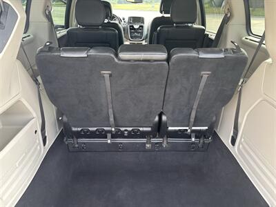 2016 Chrysler Town & Country Touring-L - Photo 18 - Topeka, KS 66608