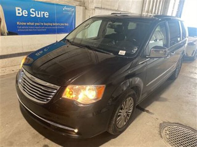 2016 Chrysler Town and Country Touring-L   - Photo 1 - Topeka, KS 66608