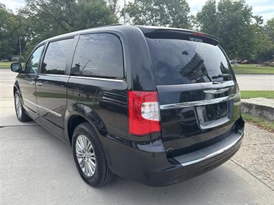 2016 Chrysler Town & Country Touring-L - Photo 3 - Topeka, KS 66608