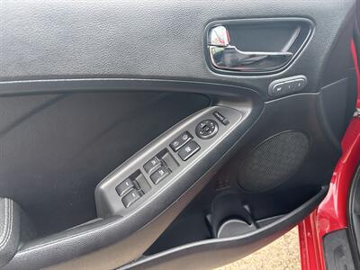 2017 Kia Forte S   - Photo 10 - Topeka, KS 66608