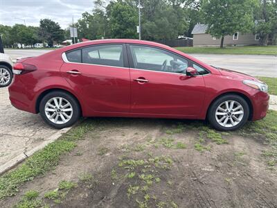 2017 Kia Forte S   - Photo 2 - Topeka, KS 66608