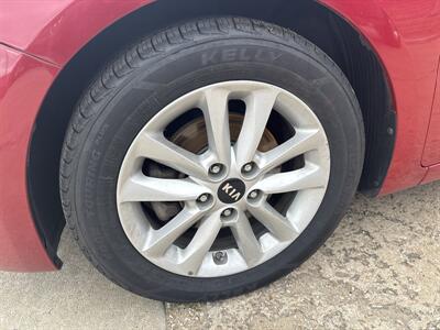2017 Kia Forte S   - Photo 7 - Topeka, KS 66608