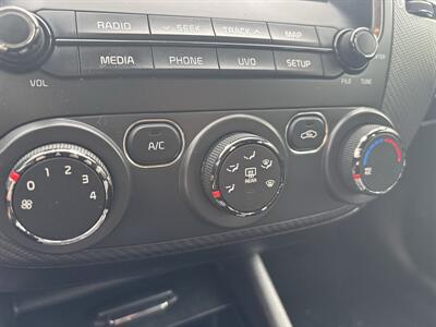 2017 Kia Forte S   - Photo 14 - Topeka, KS 66608